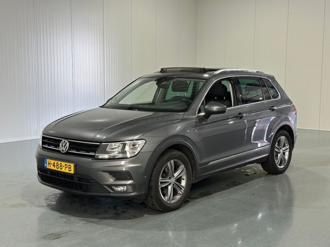 Volkswagen Tiguan - 1.5 TSI Comfortline Business Pano