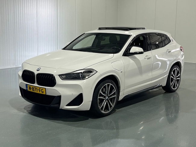 BMW X2 - xDrive25e High Executive M-Sport Pano