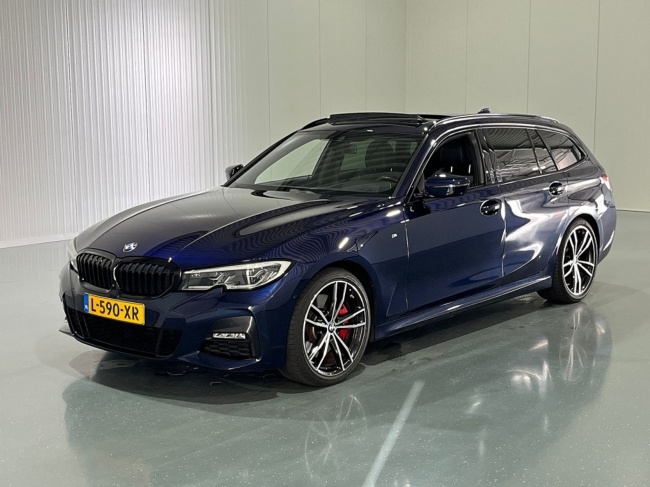 BMW 3 Serie - Touring 320i Automaat Business Edition Plus M-Pakket Pano