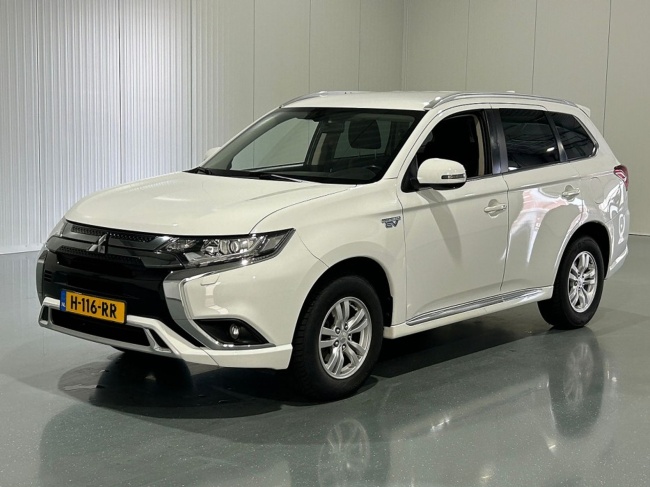 Mitsubishi Outlander - 2.4 PHEV Pure