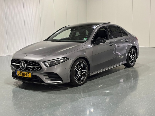 Mercedes-Benz A-Klasse - Limousine 180 Automaat Business Solution AMG Pano